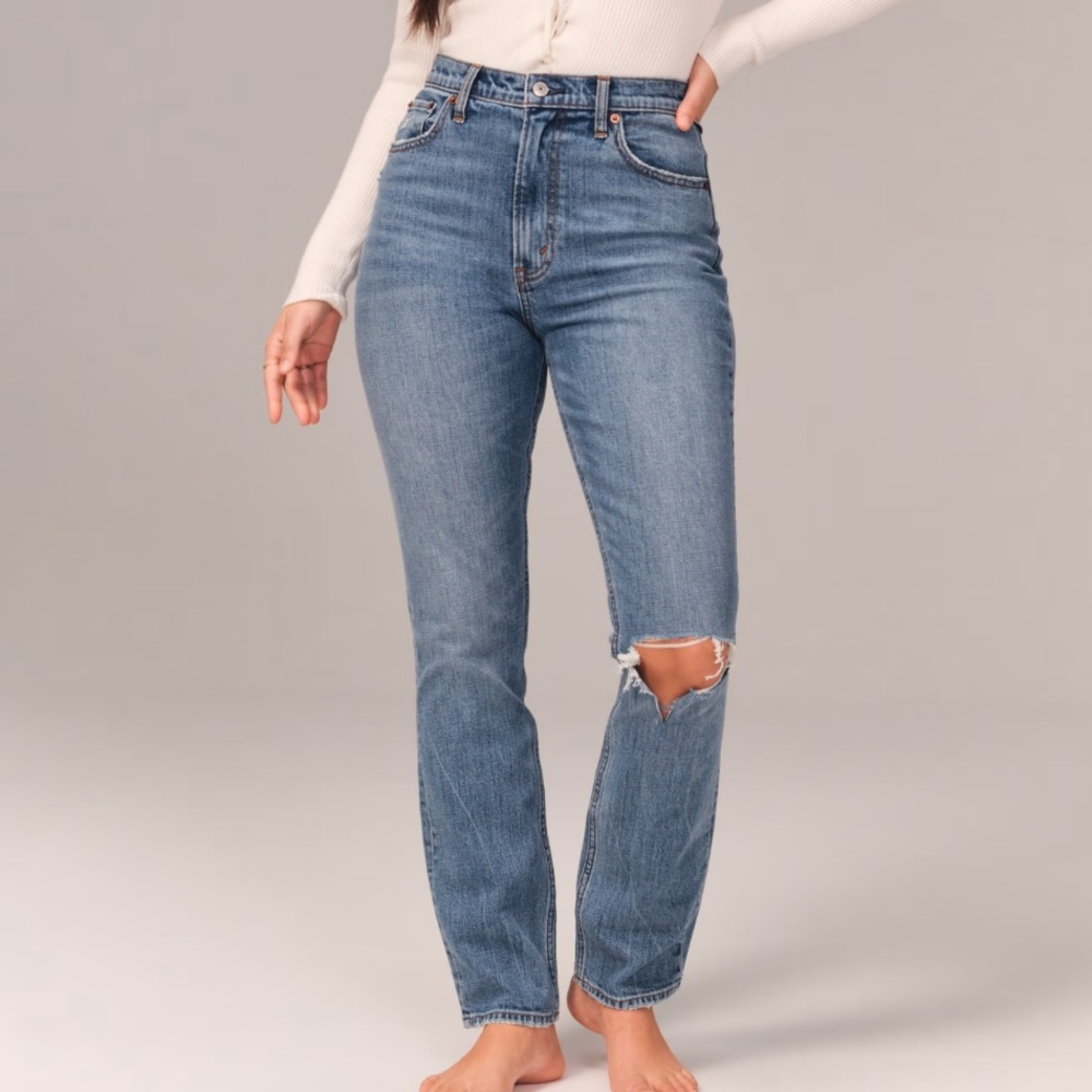 Abercrombie - Curve Love Ultra High Rise 90s Slim Straight Jean 26R